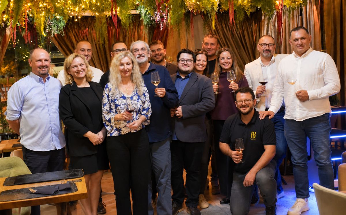 Sudionici i organizatori projekta Vino uz pizzu u pizzeriji Mrs. Fogg