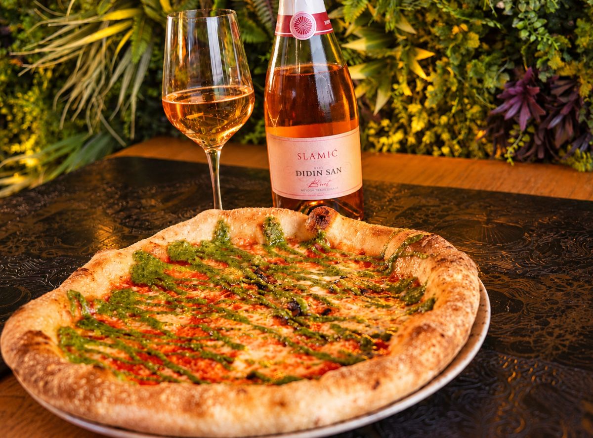 Pizza Margherita pesto Genovese i pjenušac Slamić Didin san Rosé Brut
